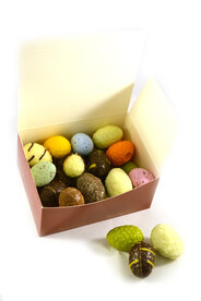Chocolade paaseitjes in doos