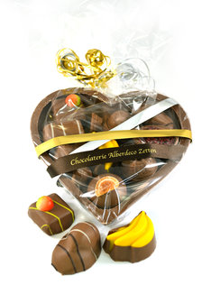 Chocoladehart gevuld met bonbons