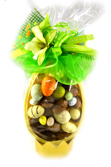 Chocolade Paasei met paaseitjes gevuld ingepakt