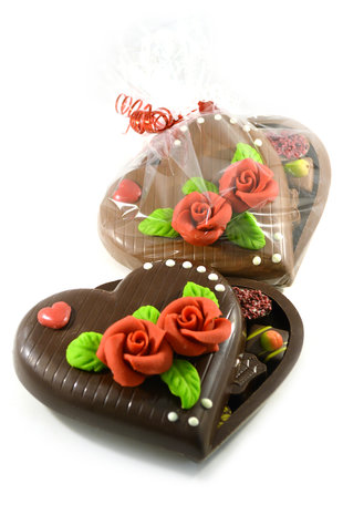 Chocoladehart gevuld met bonbons 'open'