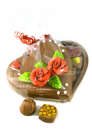 Chocoladehart gevuld met bonbons 'open'
